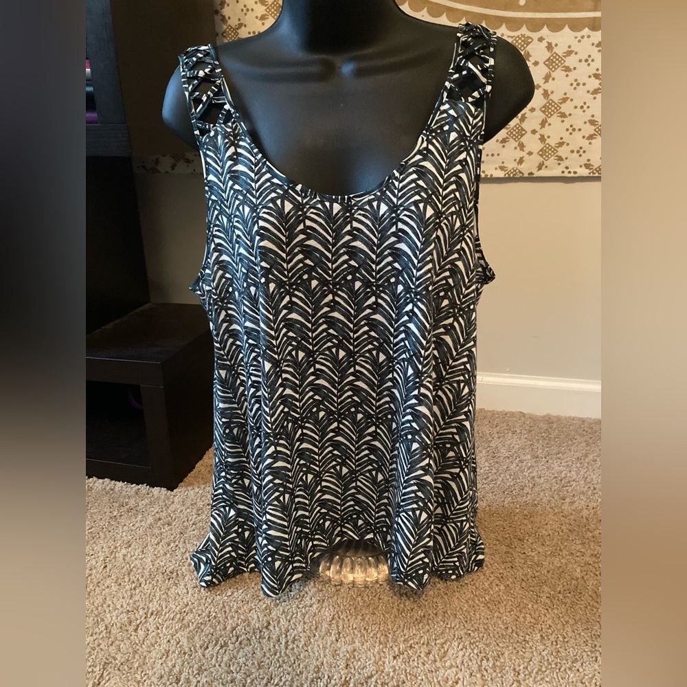 H&M Sleeveless Blouse. Size Medium.